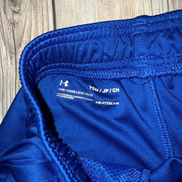 Boys Under Armour Small Shorts - Picture 5 of 5